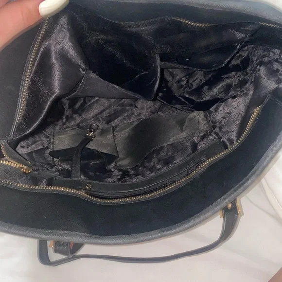 Michael Kors charlotte large purse - Picture 2 of 3